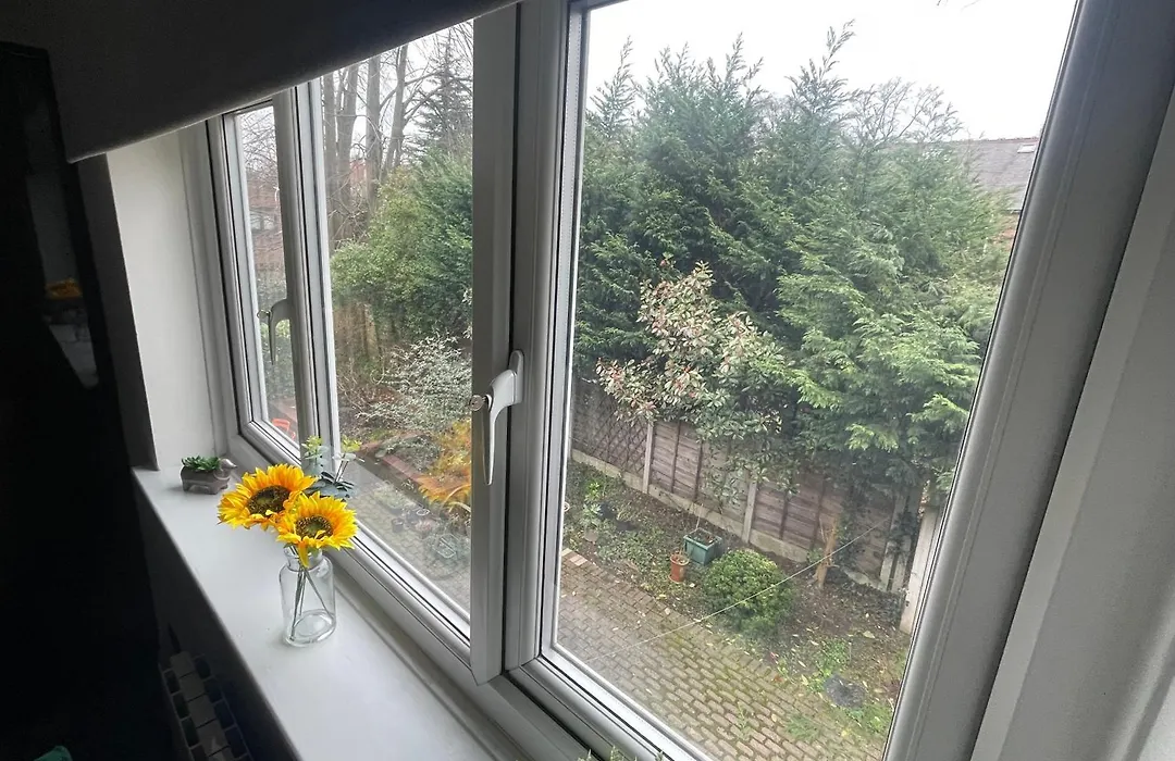 Modern Cosy 1 Bed Near Centre~double Bed~parking *