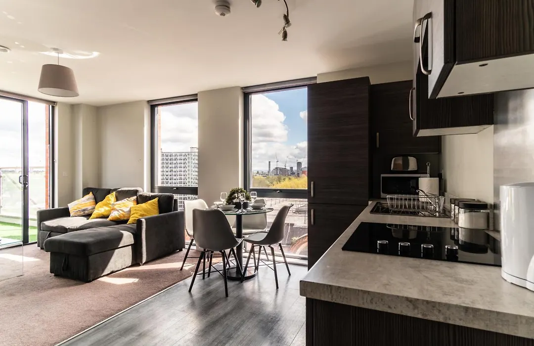 Prime Location 1 Bed Penthouse * Манчестер