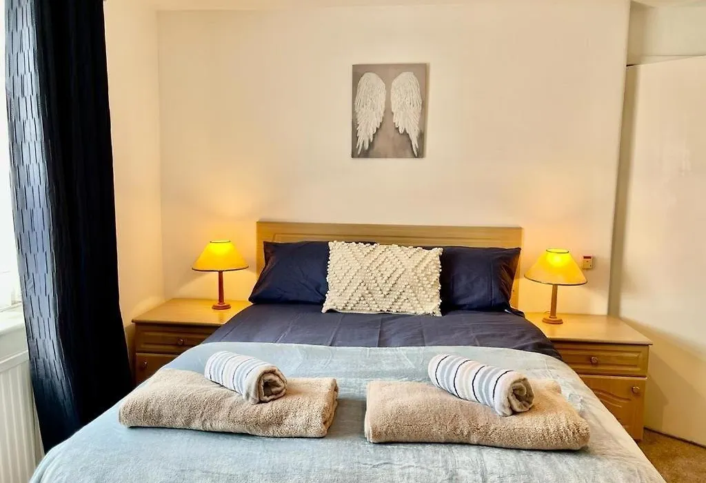 Appartement Spacious 3 Bedroom House - Sleeps 5 *