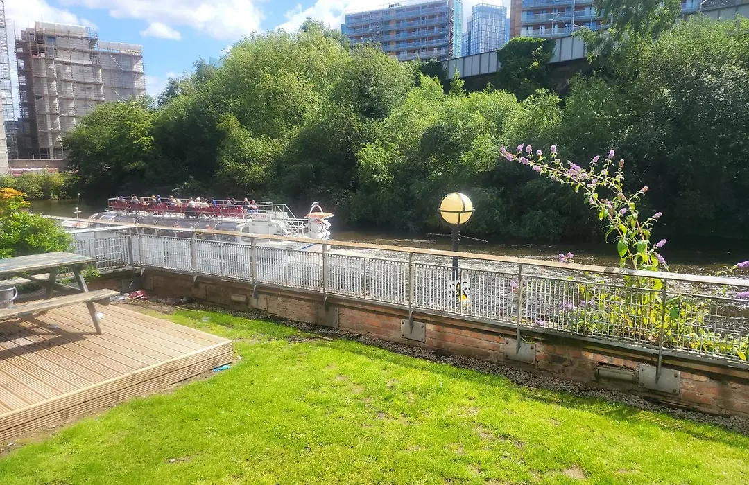Appartamento Luxury 2 Bed Apt On River, Wifi, Parking, Garden Manchester