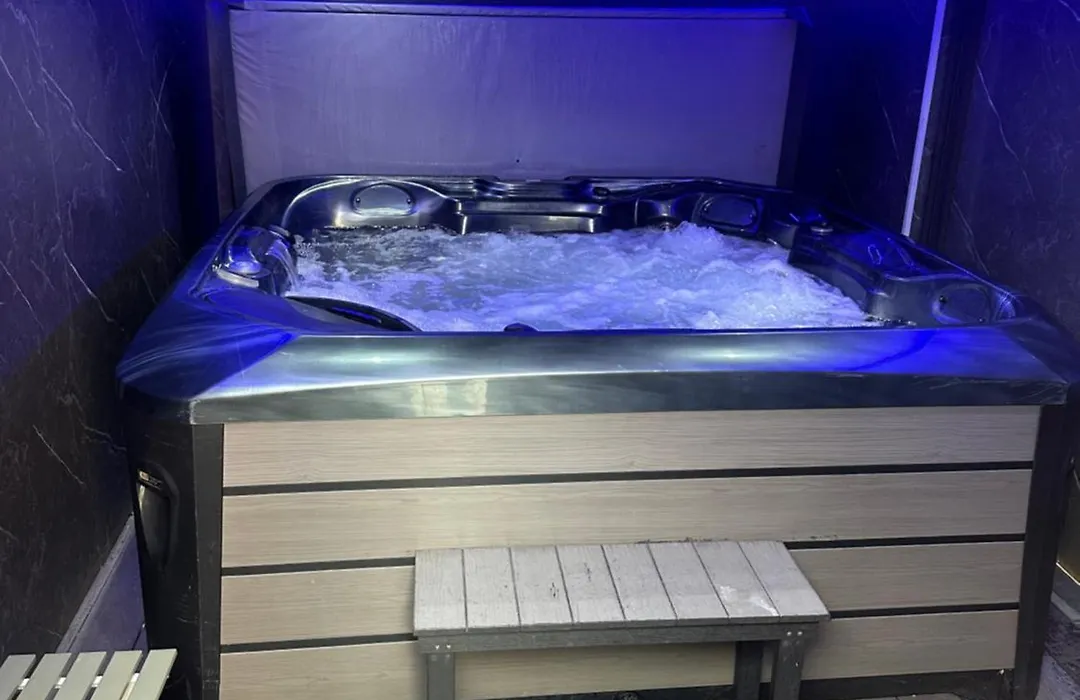 Hot Tub Hideaway Manchester