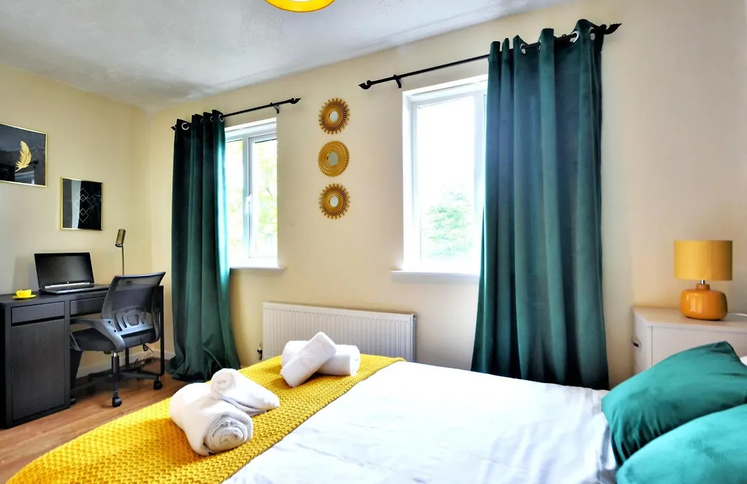 Townhouse By Bevolve - 4 Bedrooms - Free Parking Manchester