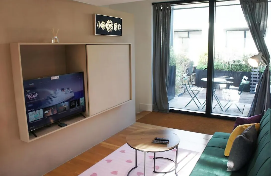 Salford, Apartment
