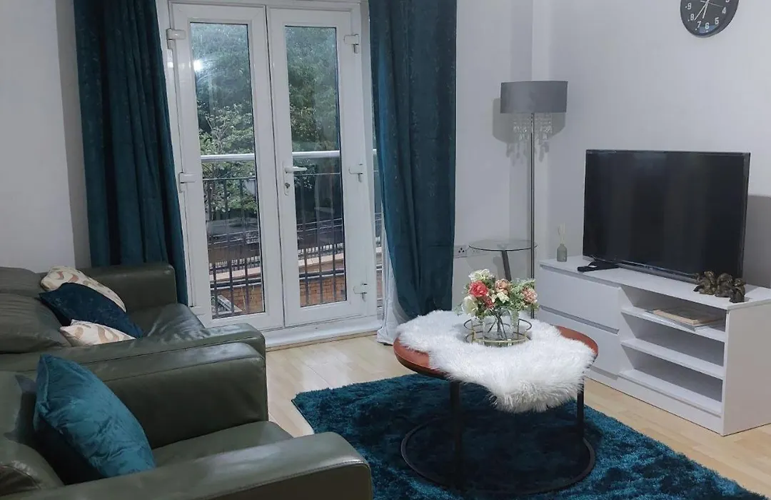 2 Bedroom 2 Bathroom Free Parking Nearby Apartment *