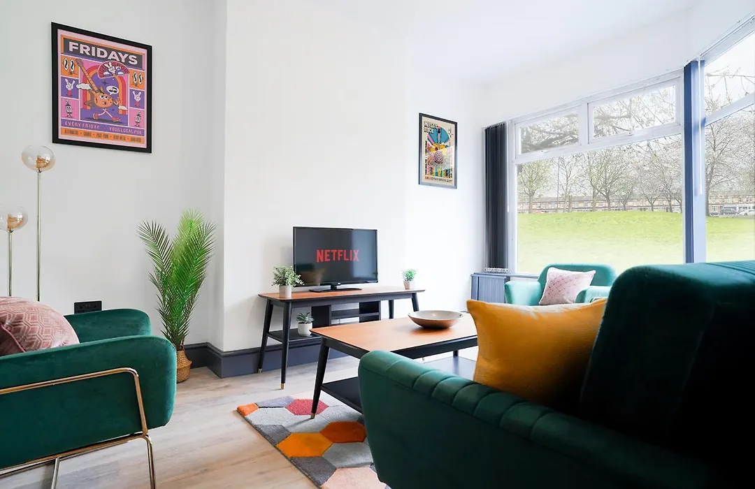 3-bed House In Near Old Trafford Manchester