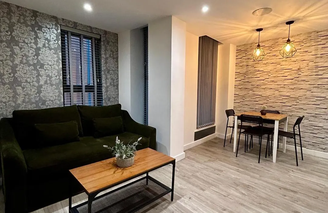 Cosy Centre Location, Hydro Massage Showe Manchester